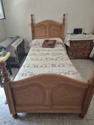 Armario y cómoda madera con espejo