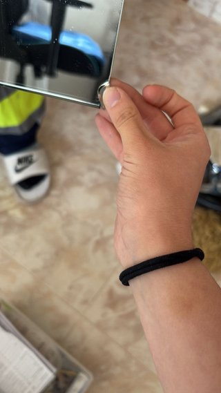 Espejo con LED y detalle roto