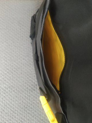 Mochila National Geographic 18L Gris/Amarillo