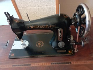 Máquina de coser Wertheim antigua
