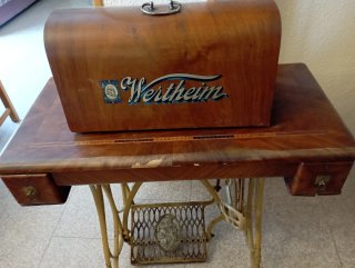 Máquina de coser Wertheim antigua