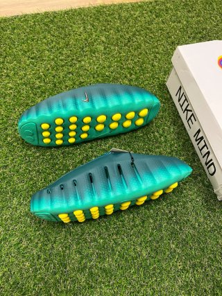 Nike Mind 001