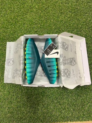 Nike Mind 001