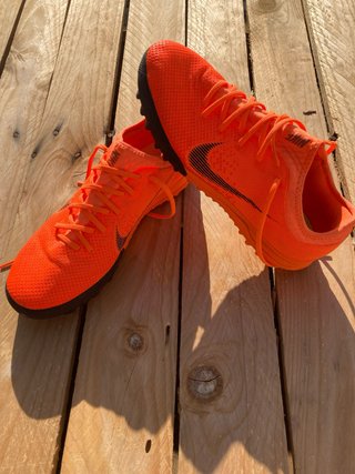 Zapatilla de fútbol Nike Naranja