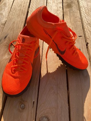 Zapatilla de fútbol Nike Naranja