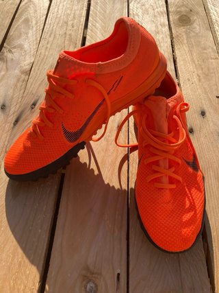 Zapatilla de fútbol Nike Naranja