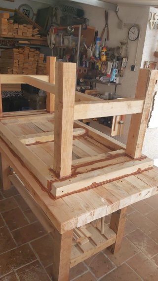 Mesa de madera rústica exterior e interior