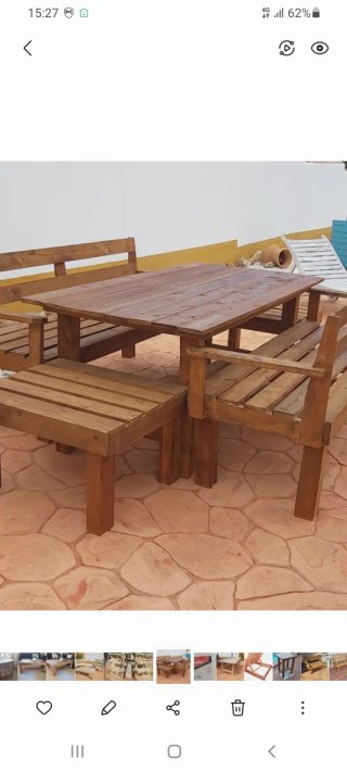 Mesa de madera rústica exterior e interior