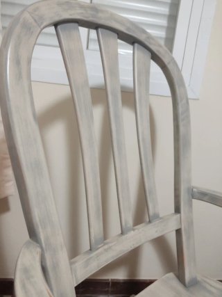 Mecedora de madera estilo rústico