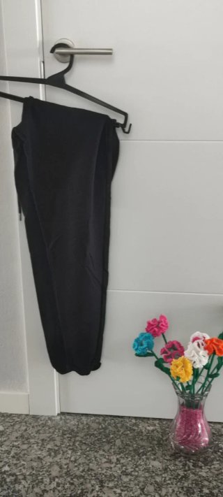 Pantaloni neri da donna