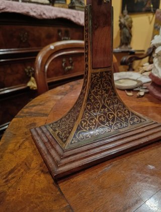 Antico crocifisso in legno e metallo