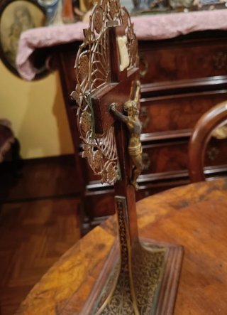 Antico crocifisso in legno e metallo