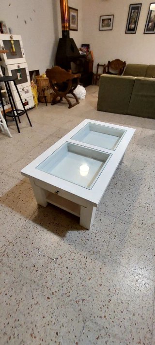 Mesa de centro de madera y cristal