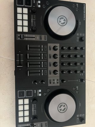 Controlador DJ Traktor Kontrol S3
