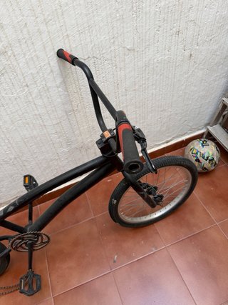 Bicicleta BMX negra