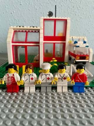 6380 LEGO Emergency Treatment Center
