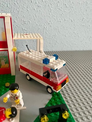6380 LEGO Emergency Treatment Center