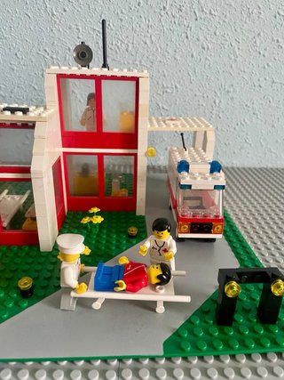 6380 LEGO Emergency Treatment Center