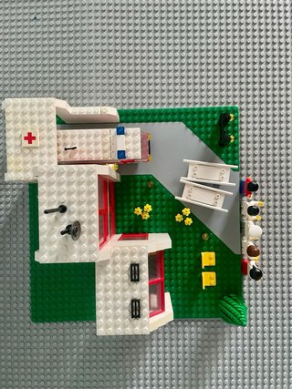 6380 LEGO Emergency Treatment Center