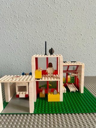 6380 LEGO Emergency Treatment Center