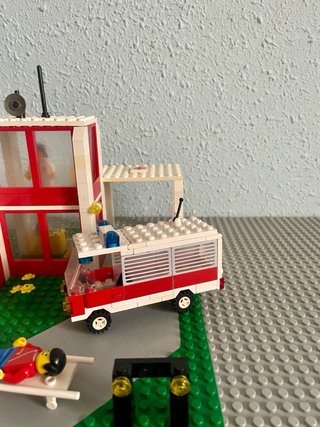 6380 LEGO Emergency Treatment Center