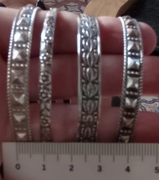 Pulseras antiguas de plata.