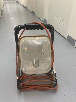 Foco de luz portátil con cable