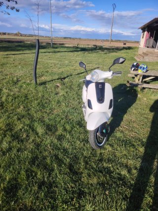 Vespa 125 LX Blanca y Negra con ITV