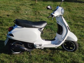 Vespa 125 LX Blanca y Negra con ITV
