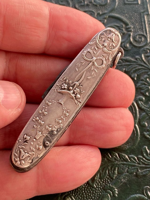 Preciosa navaja antigua plata labrada