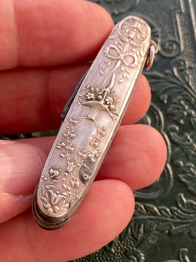 Preciosa navaja antigua plata labrada
