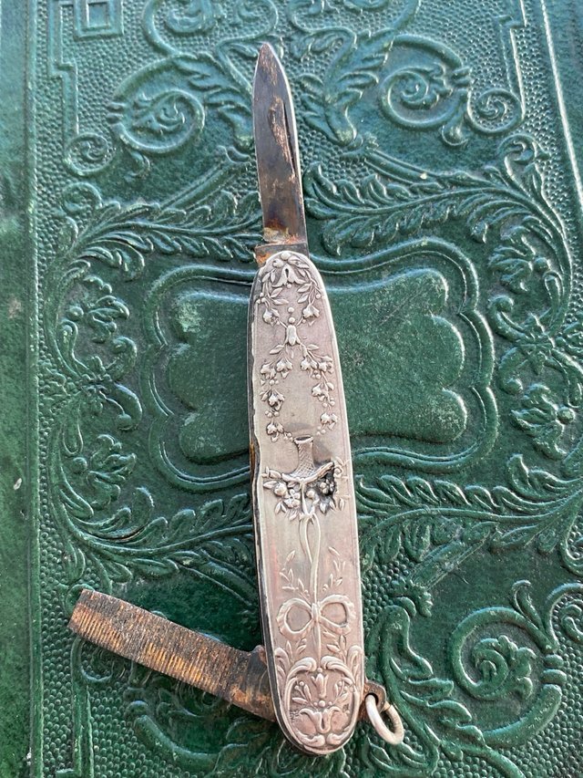 Preciosa navaja antigua plata labrada