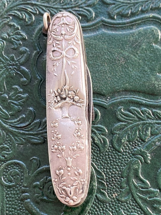 Preciosa navaja antigua plata labrada