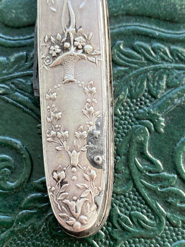 Preciosa navaja antigua plata labrada