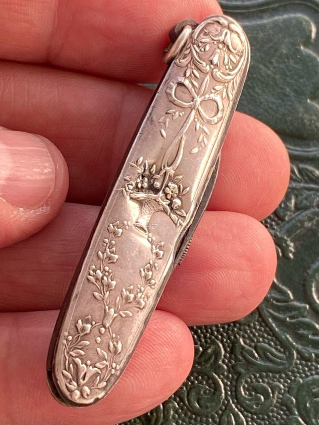 Preciosa navaja antigua plata labrada