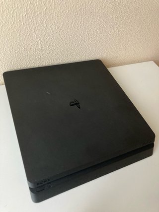 PS4 Slim 500GB + 2 Controles 1 NUEVO