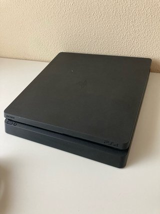 PS4 Slim 500GB + 2 Controles 1 NUEVO