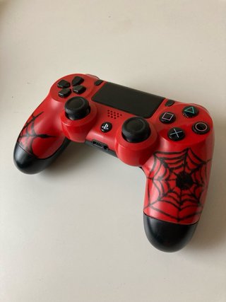 PS4 Slim 500GB + 2 Controles 1 NUEVO