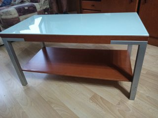 Mesita de comedor de cristal y metal