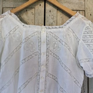 Blusa Eduardina algodón batista  Encaje Valenienne