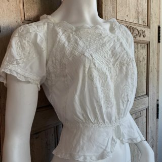 Blusa Eduardina algodón batista  Encaje Valenienne