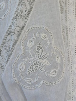 Blusa Eduardina algodón batista  Encaje Valenienne