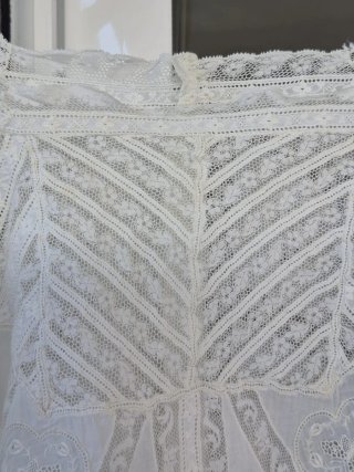 Blusa Eduardina algodón batista  Encaje Valenienne