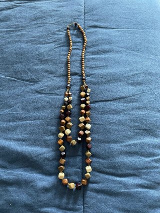 Collana in legno cubetti