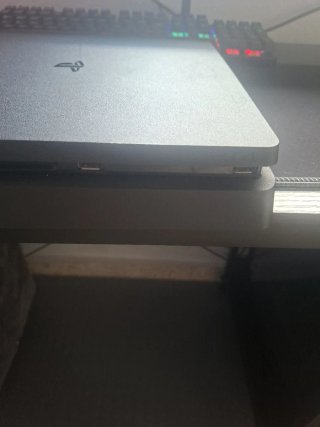 PlayStation 4 Slim Negra