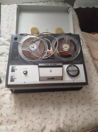 Magnetófono Grundig TK 140 con cintas. C