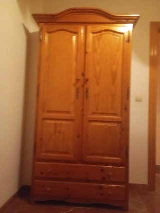 Mesita de noche provenzal de madera pino