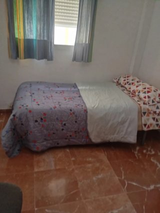 Mesita de noche provenzal de madera pino
