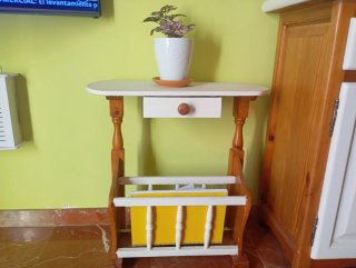 Mesita de noche provenzal de madera pino