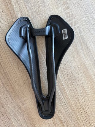 Sillín RYET Carbono Ultraligero 81g